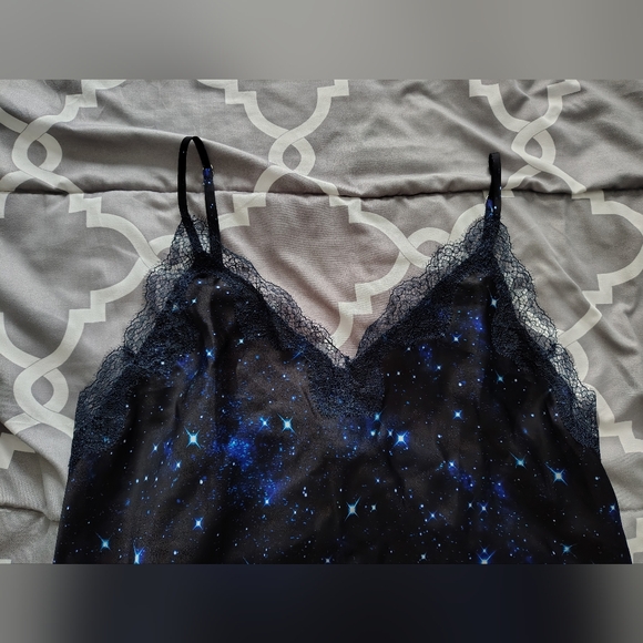 *NWOT* Victoria's Secret Women's Large Galaxy Print Sleepwear Camisole Top - Picture 2 of 6